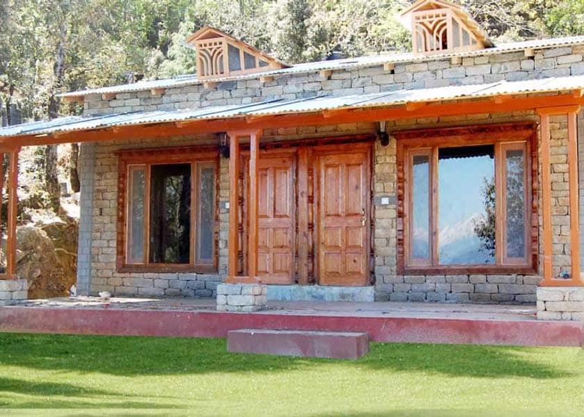 Uttarakhand Kausani Hotel Exterior